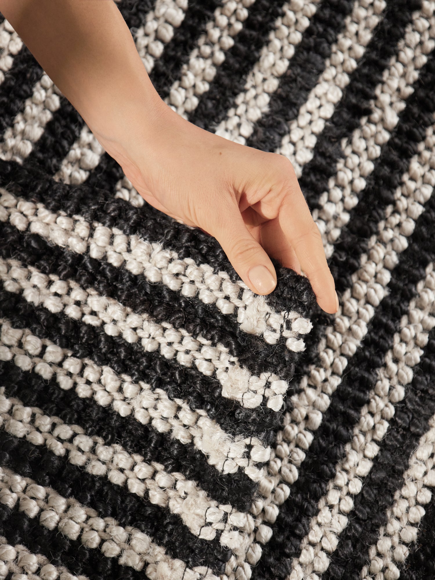 ELLE DECORATION HARVEST JUTEMATTA EBENHOLTS, NATURLIG-ELFENBEN-SVART