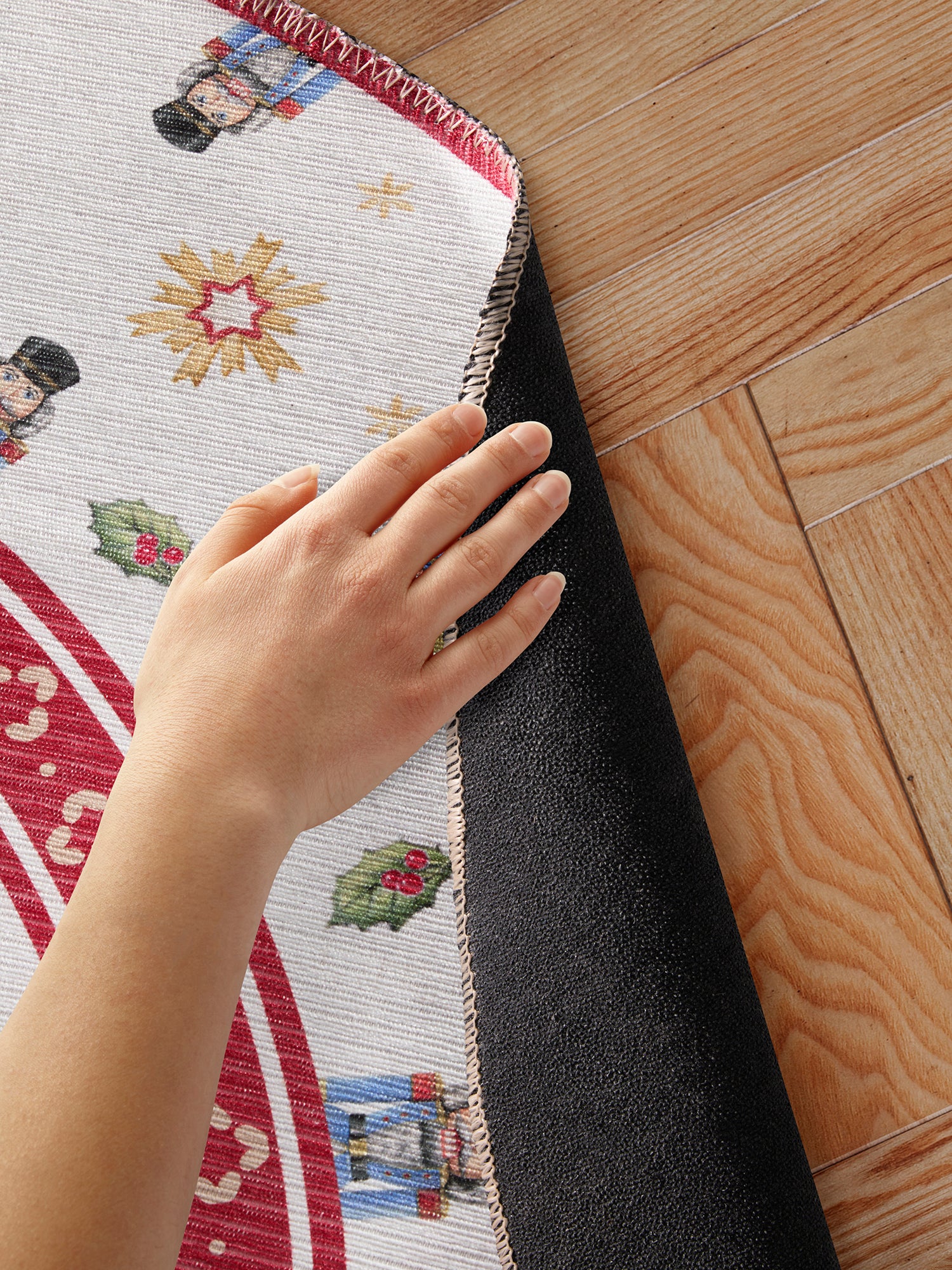 VILLEROY &amp; BOCH TOY'S DELIGHT LIMITED EDITION JULMATTA, NÖTKNÄPPARE CRÈME-RÖD