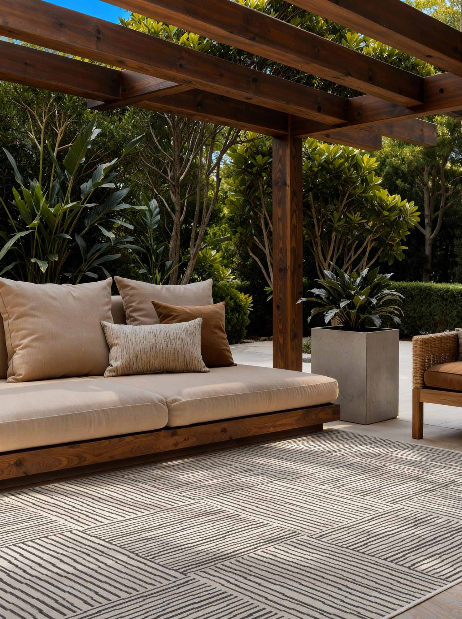 TED BAKER HARINGEY PLATTVÄVD MATTA, NÄKTERGAL SVART VIT