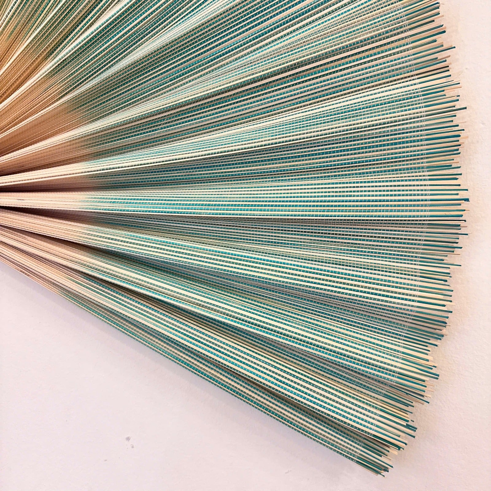 SENSU, HANDGJORD BAMBUSVÄGGFLÄKT - SVART NATURMIX