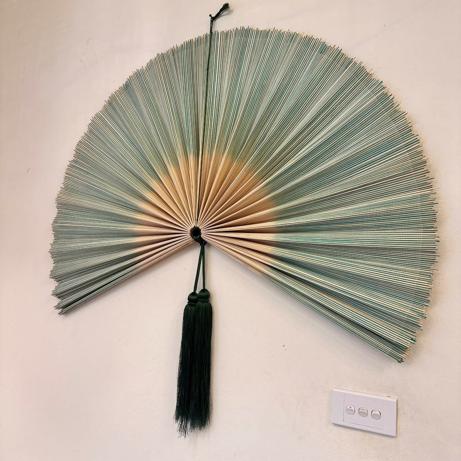 SENSU, HANDGJORD BAMBUSVÄGGFLÄKT - SVART NATURMIX