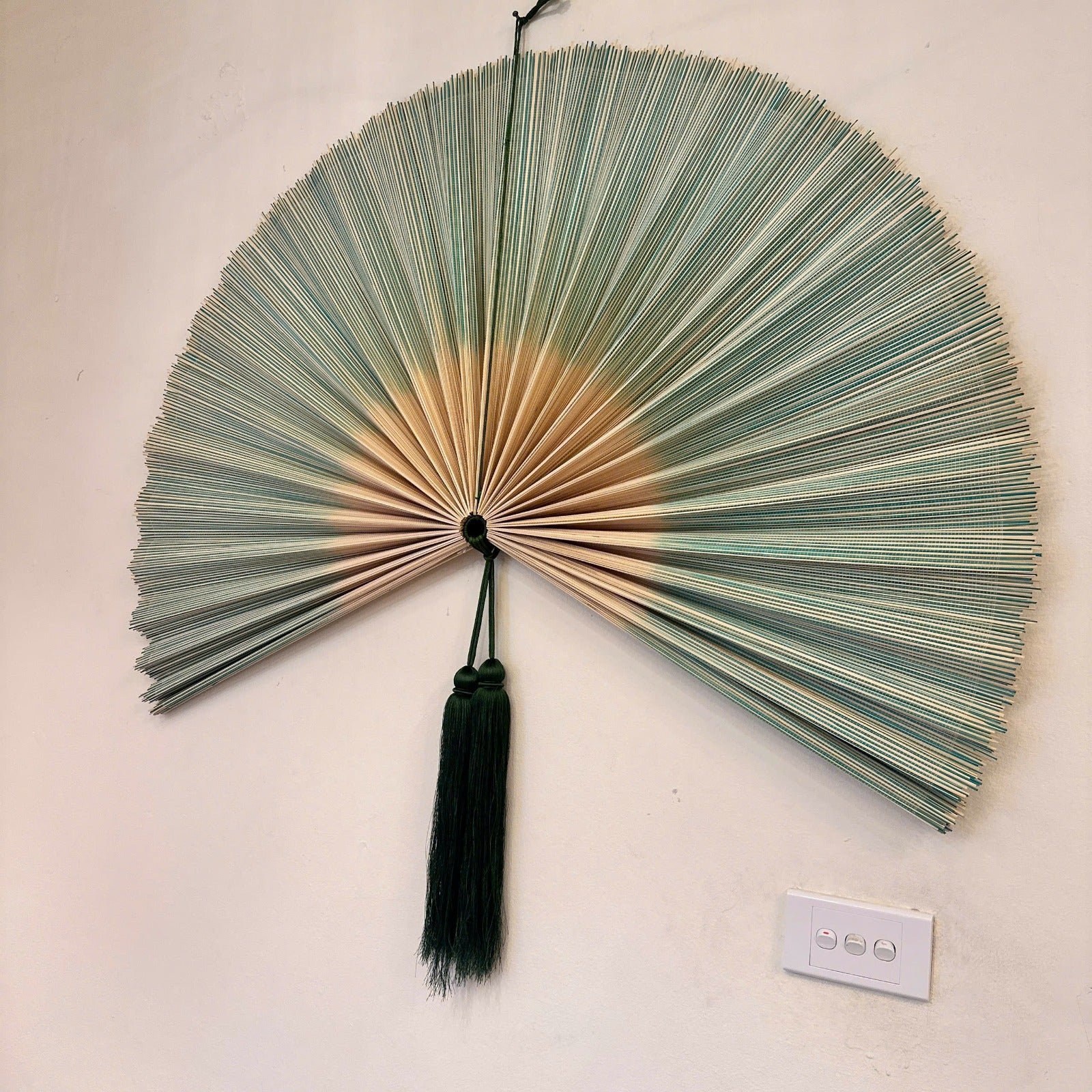 SENSU, HANDGJORD BAMBUSVÄGGFLÄKT - SVART NATURMIX