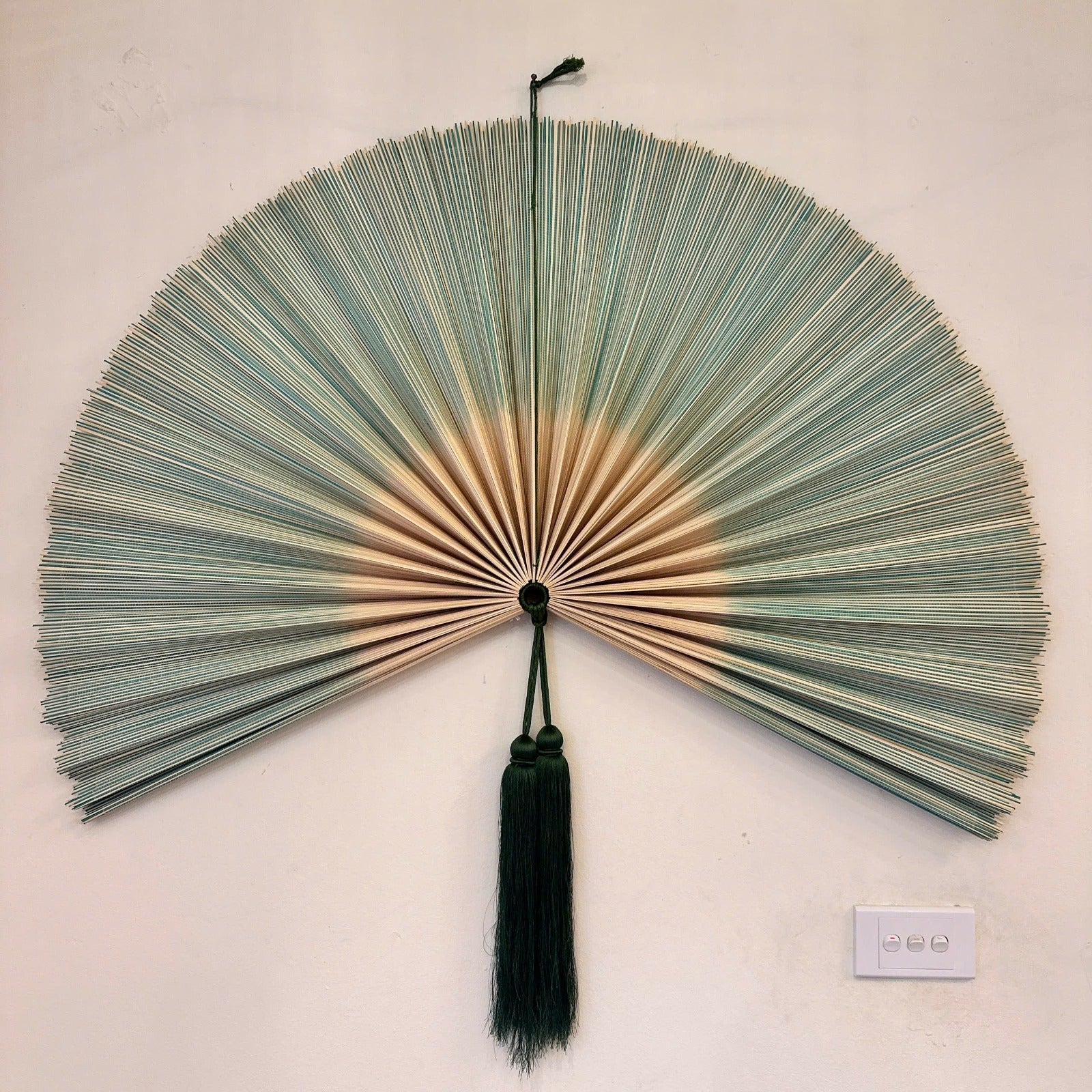 SENSU, HANDGJORD BAMBUSVÄGGFLÄKT - SVART NATURMIX