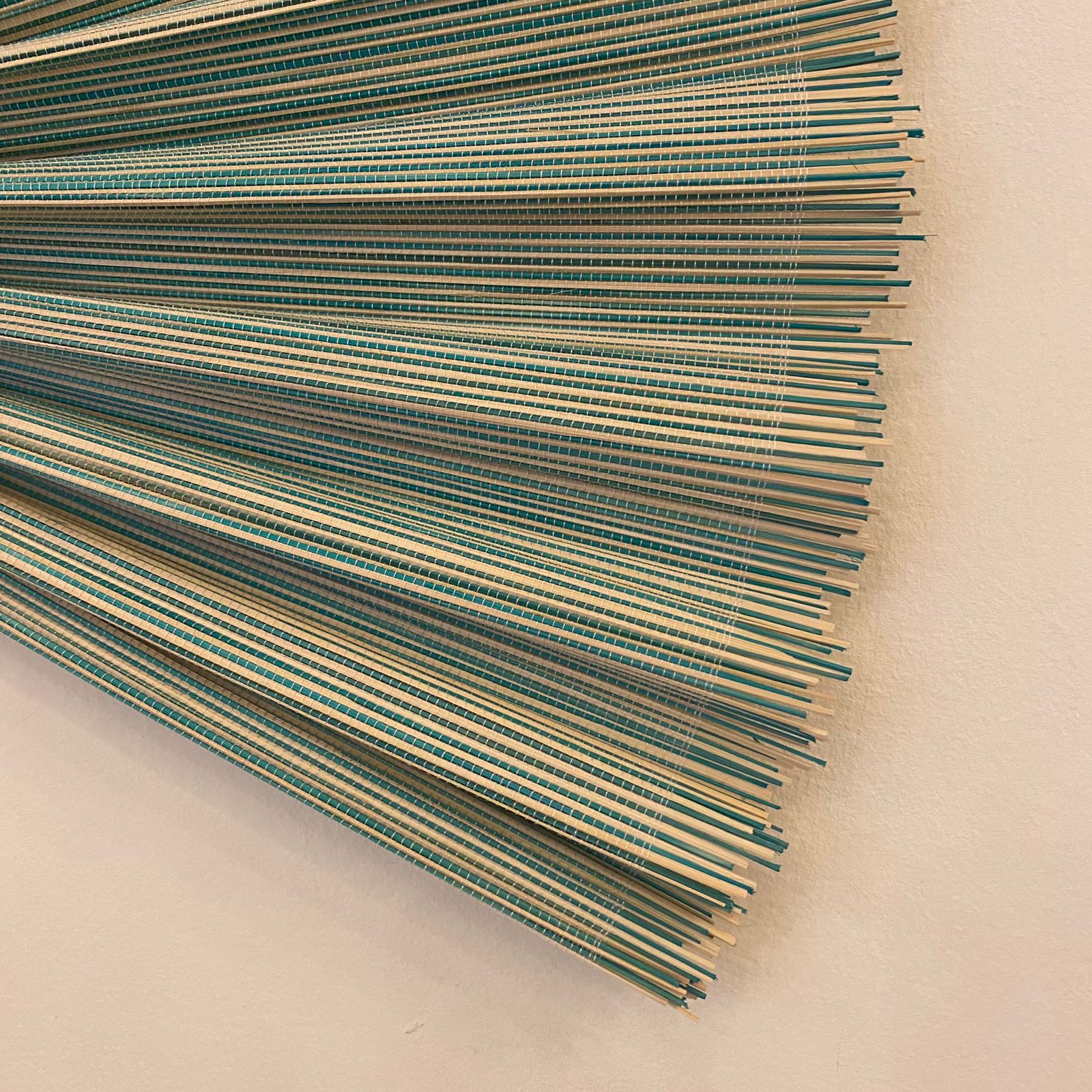 SENSU, HANDGJORD BAMBUSVÄGGFLÄKT - SVART NATURMIX