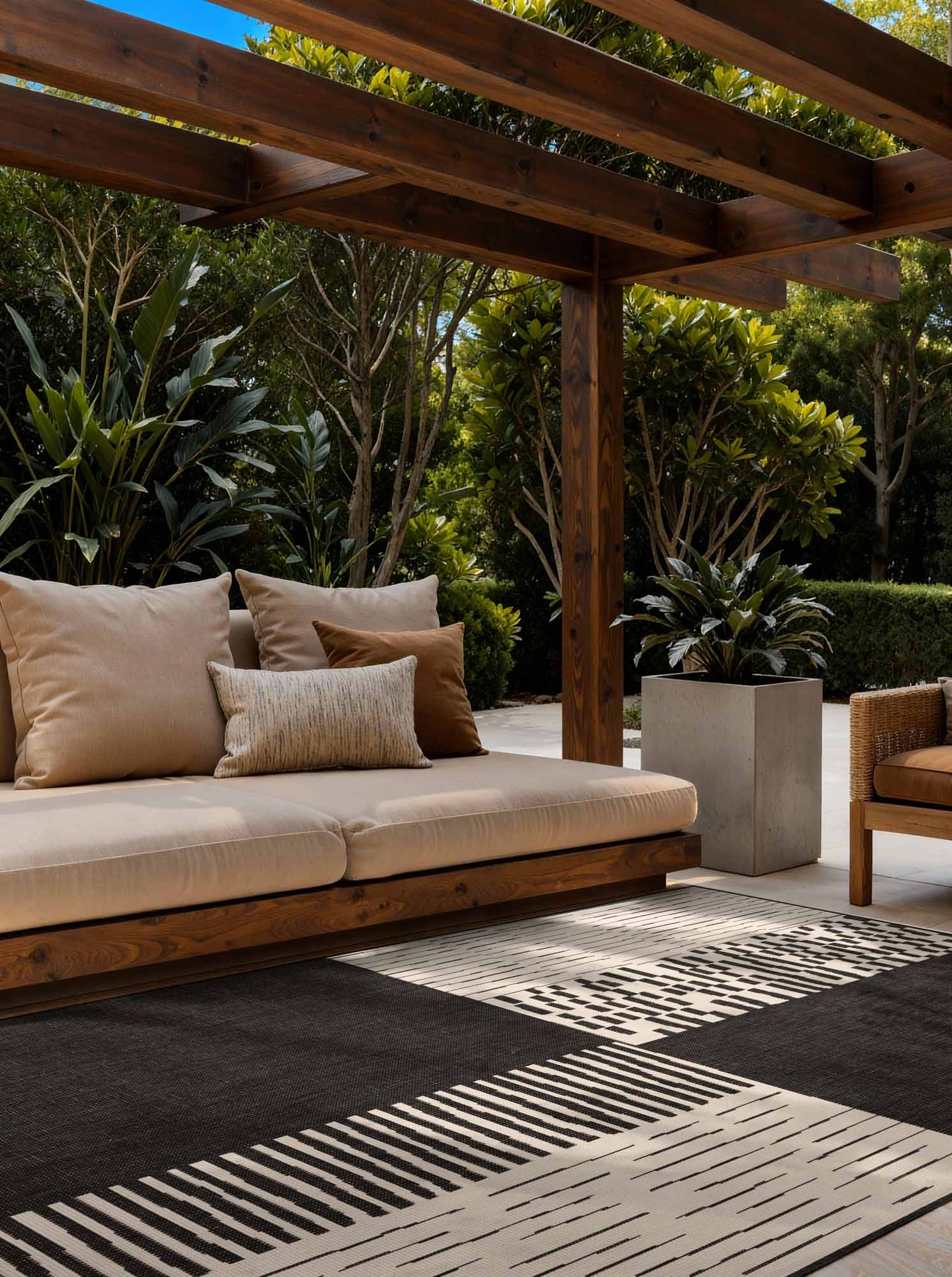 TED BAKER HARINGEY PLATTVÄVD MATTA, AKACIAMÖRKE SVARTVIT