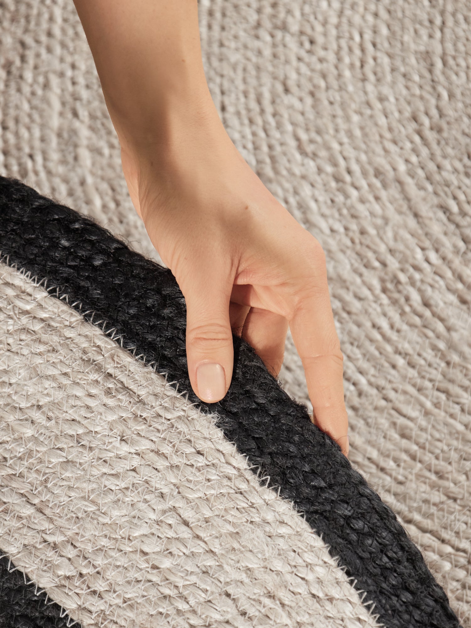 FLÄTAD JUTEMATTA LINA RUND, NATURLIG-ELFENBEN-SVART