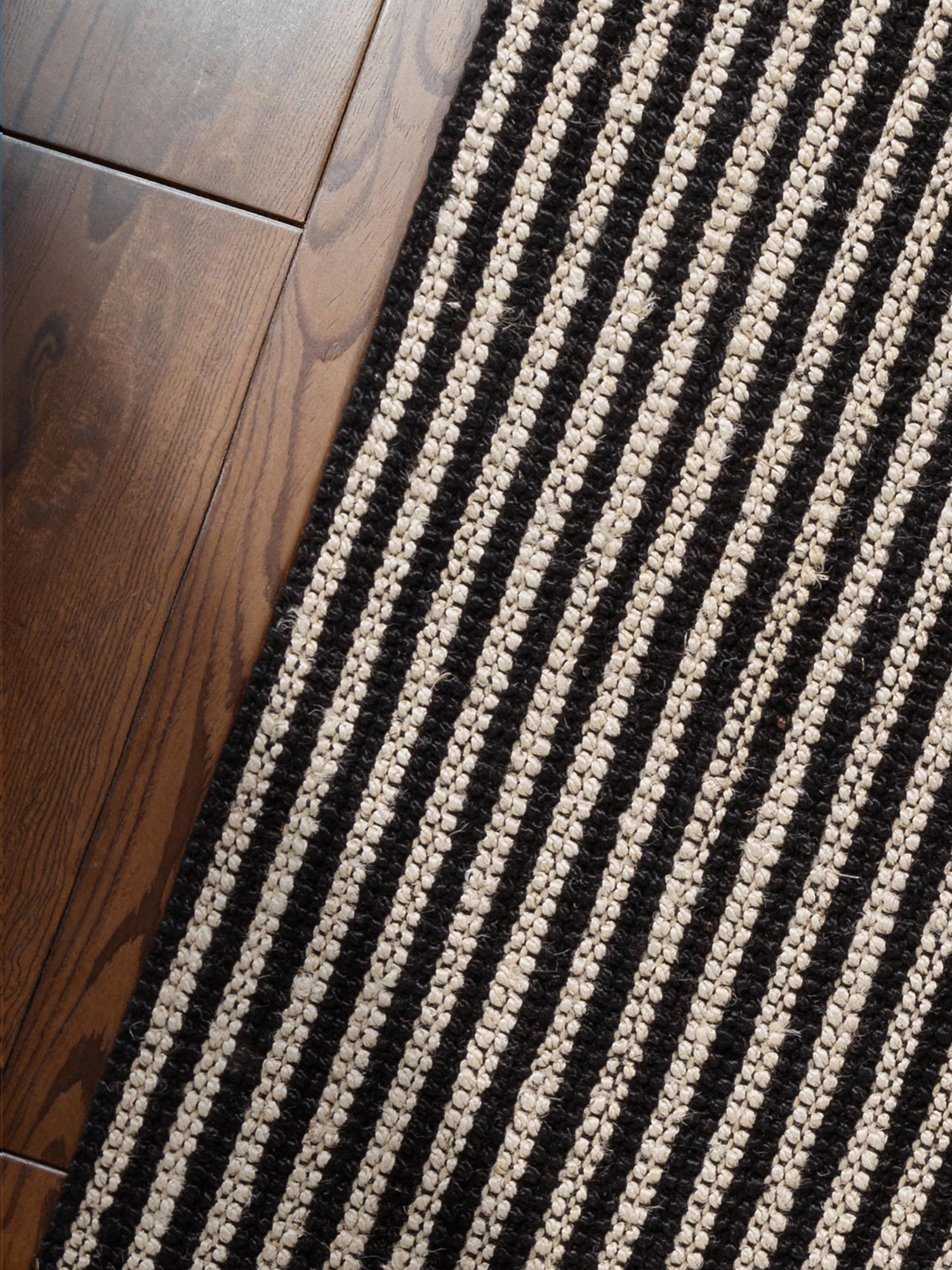 ELLE DECORATION HARVEST JUTEMATTA EBENHOLTS, NATURLIG-ELFENBEN-SVART