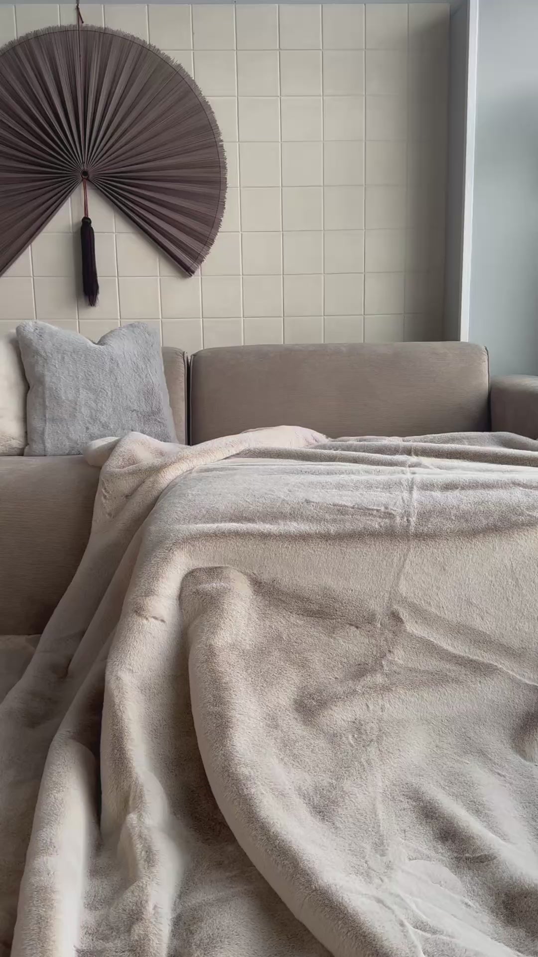 Ladda video: MJUK PÄLSRUTA, LJUSBEIGE